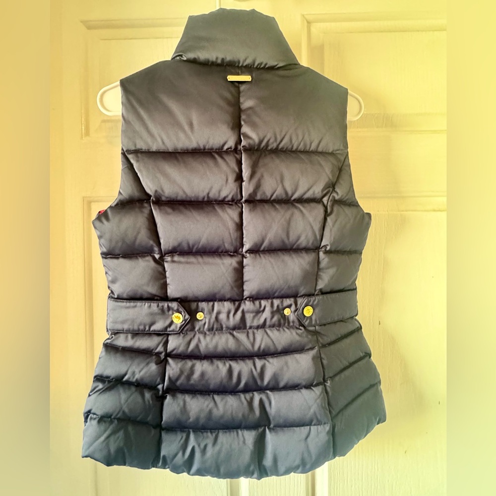 LILLY PULITZER Navy Fitted Slimming “Isabelle” Puffer Vest floral inner lining - Picture 13 of 16